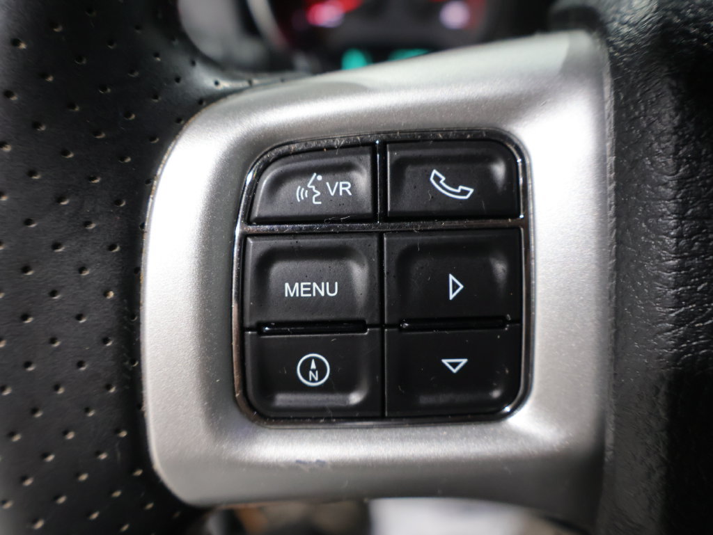 Used 2013 Dodge Avenger R/T FWD image 29