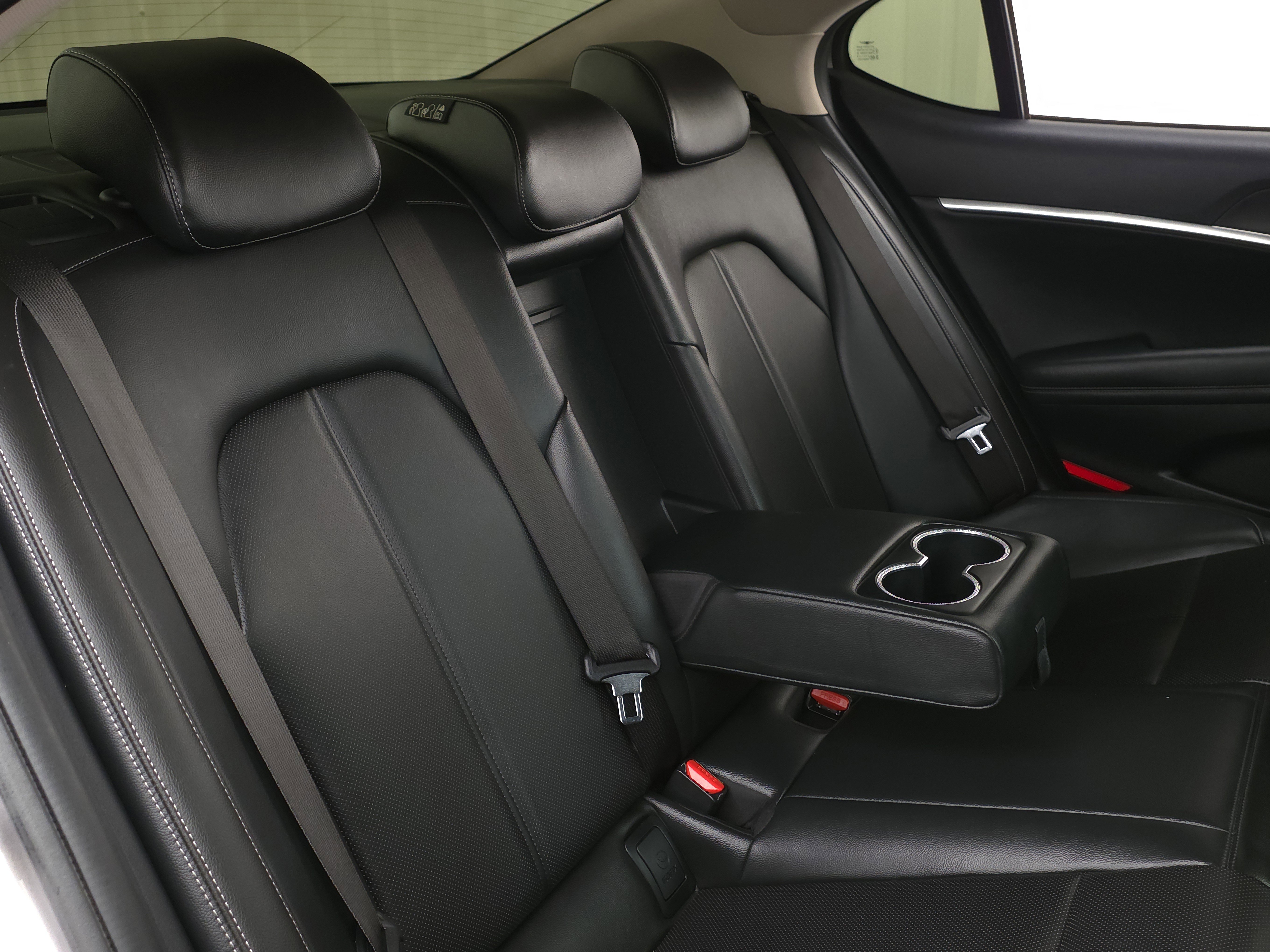 Used 2022 Genesis G70 2.0T image 28