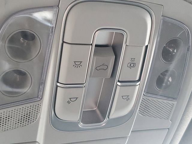 Used 2020 Hyundai Santa Fe Limited w/ Cargo Package image 22