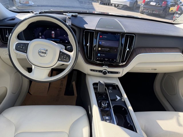 Certified 2022 Volvo XC60 B5 Momentum w/ Climate Package image 2