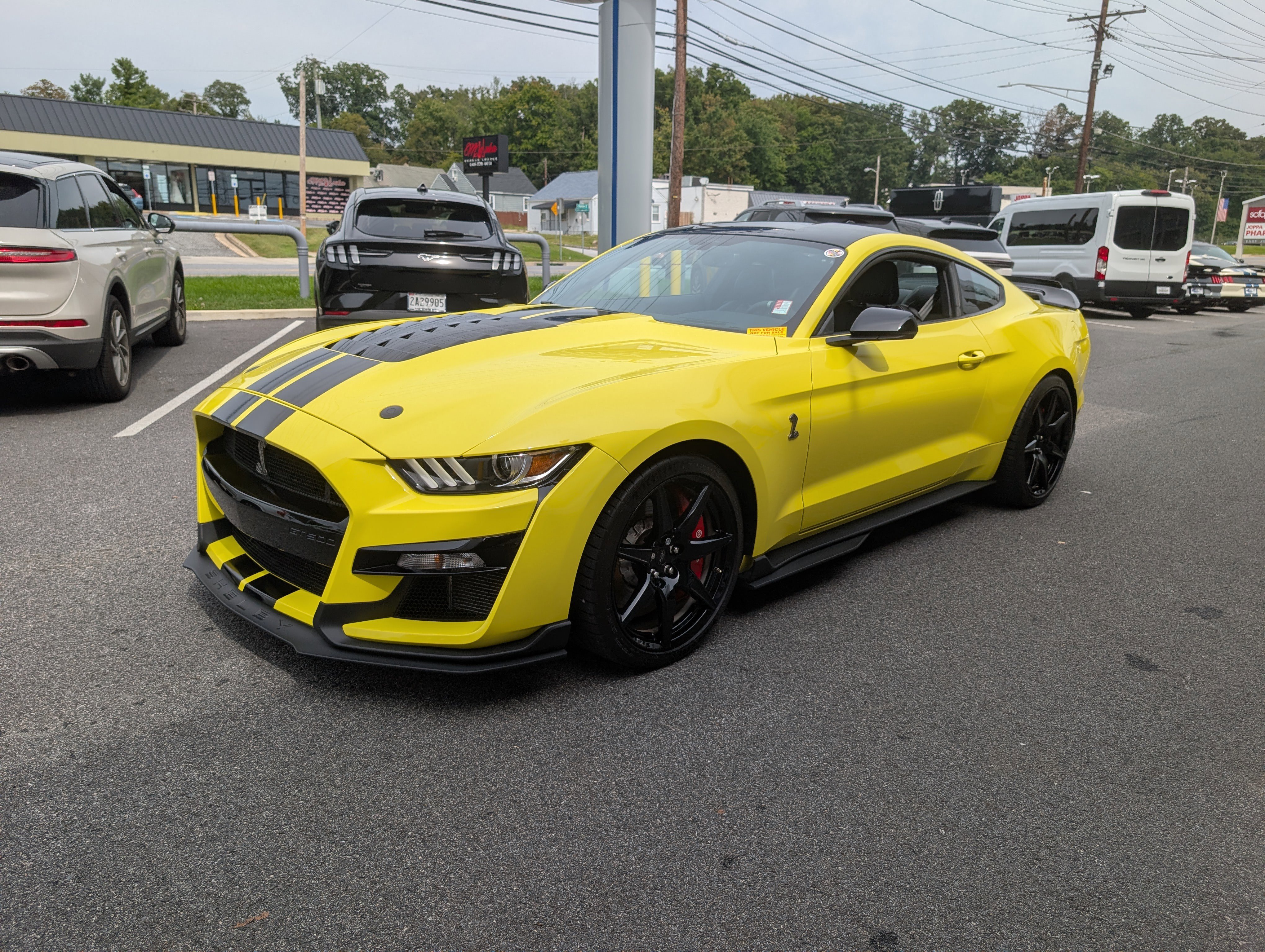 Certified 2021 Ford Mustang Shelby GT500 w/ Carbon Fiber Handling Package image 2