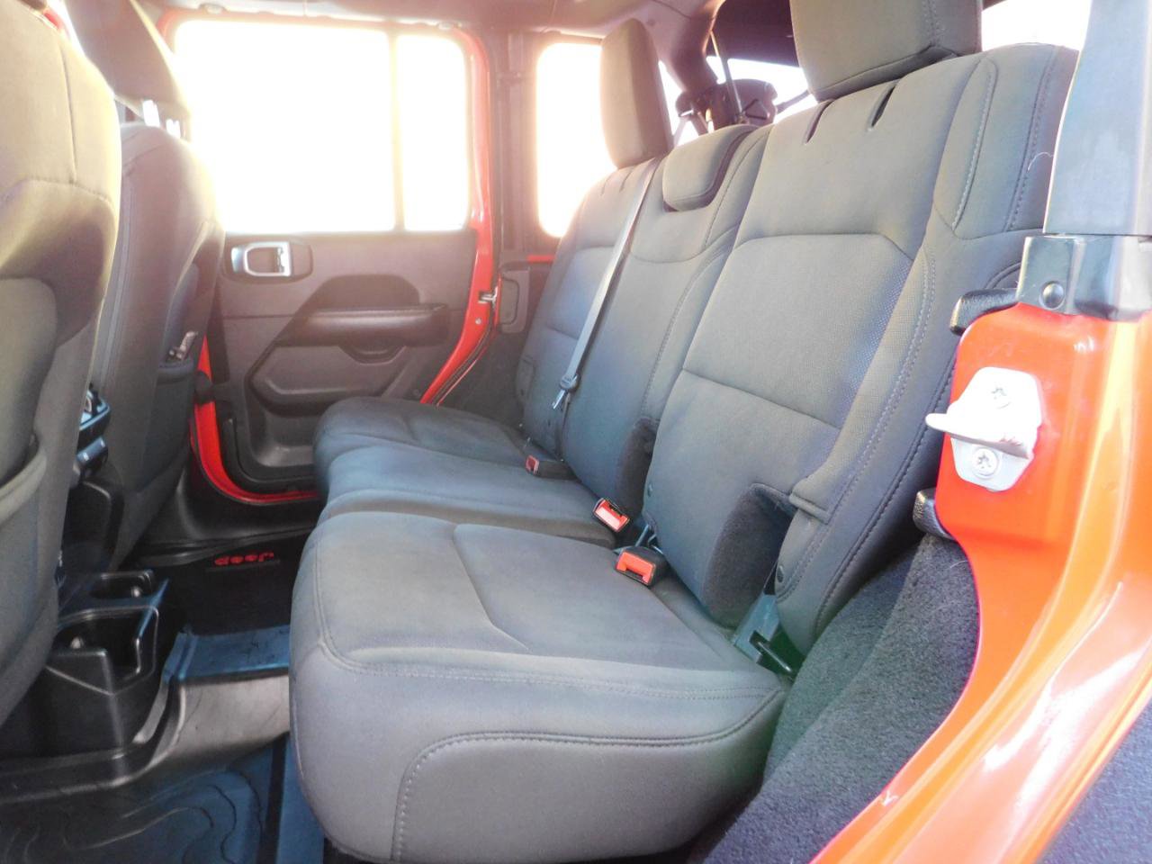 Used 2018 Jeep Wrangler Unlimited Sahara w/ Uconnect 4C Nav & Sound Group image 19