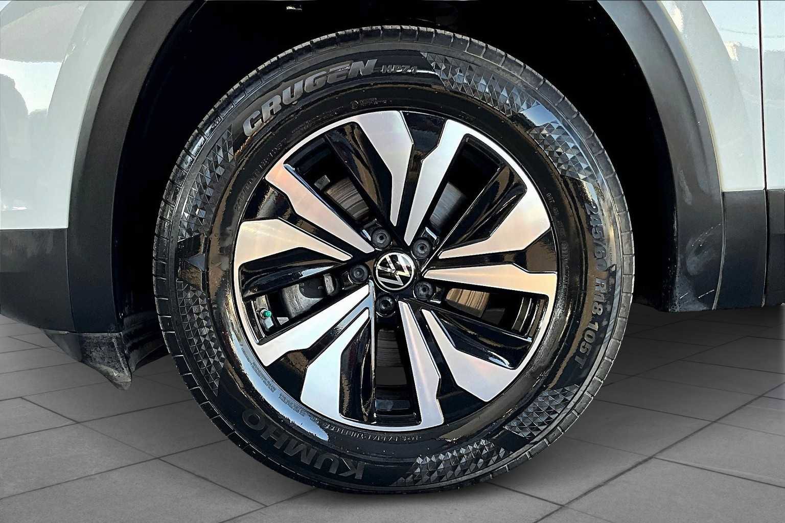 Certified 2024 Volkswagen Atlas SE image 20