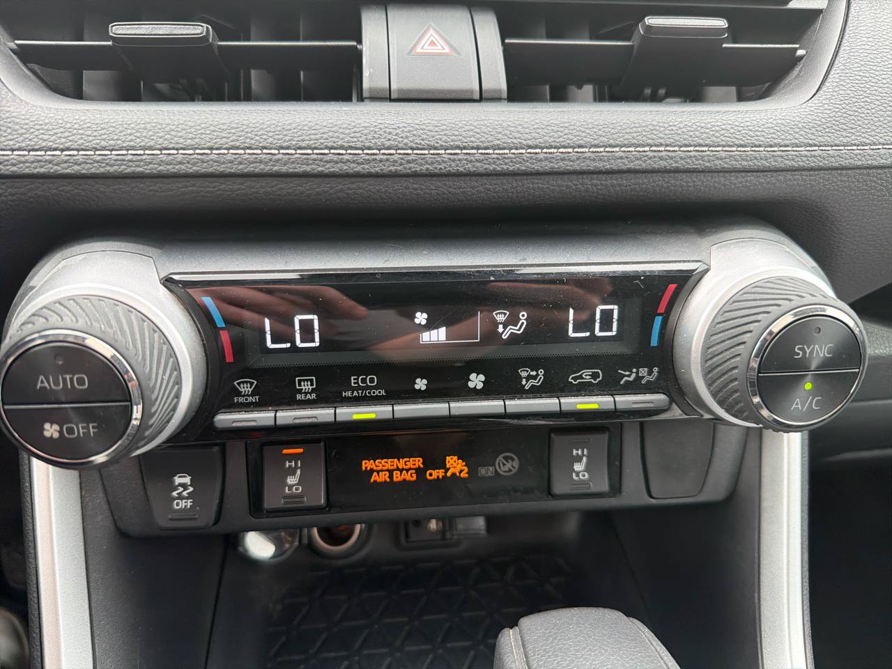 Used 2019 Toyota RAV4 XLE w/ Convenience Package AWD/4WD image 28