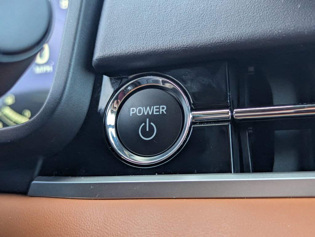 Used 2025 Mitsubishi Outlander 4WD Plug-In Hybrid image 23