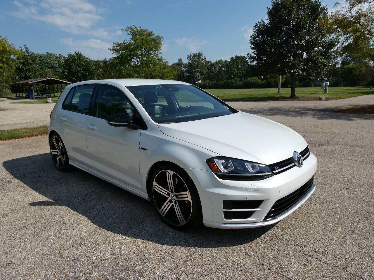 Used 2016 Volkswagen Golf R 4-Door AWD/4WD image 3