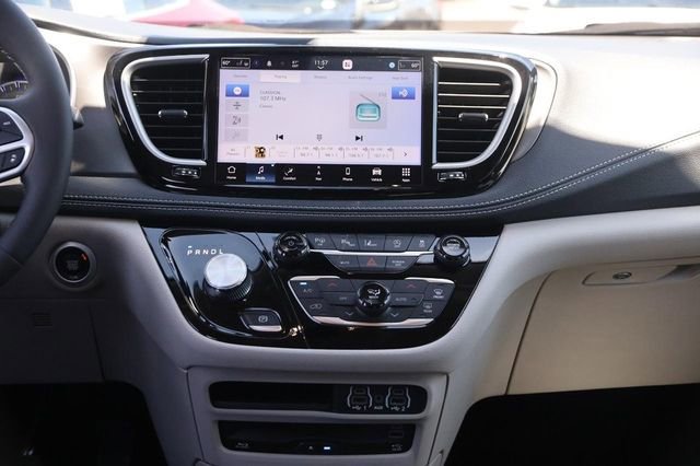 Used 2023 Chrysler Pacifica Touring-L w/ Uconnect Theater Family Group AWD/4WD image 26