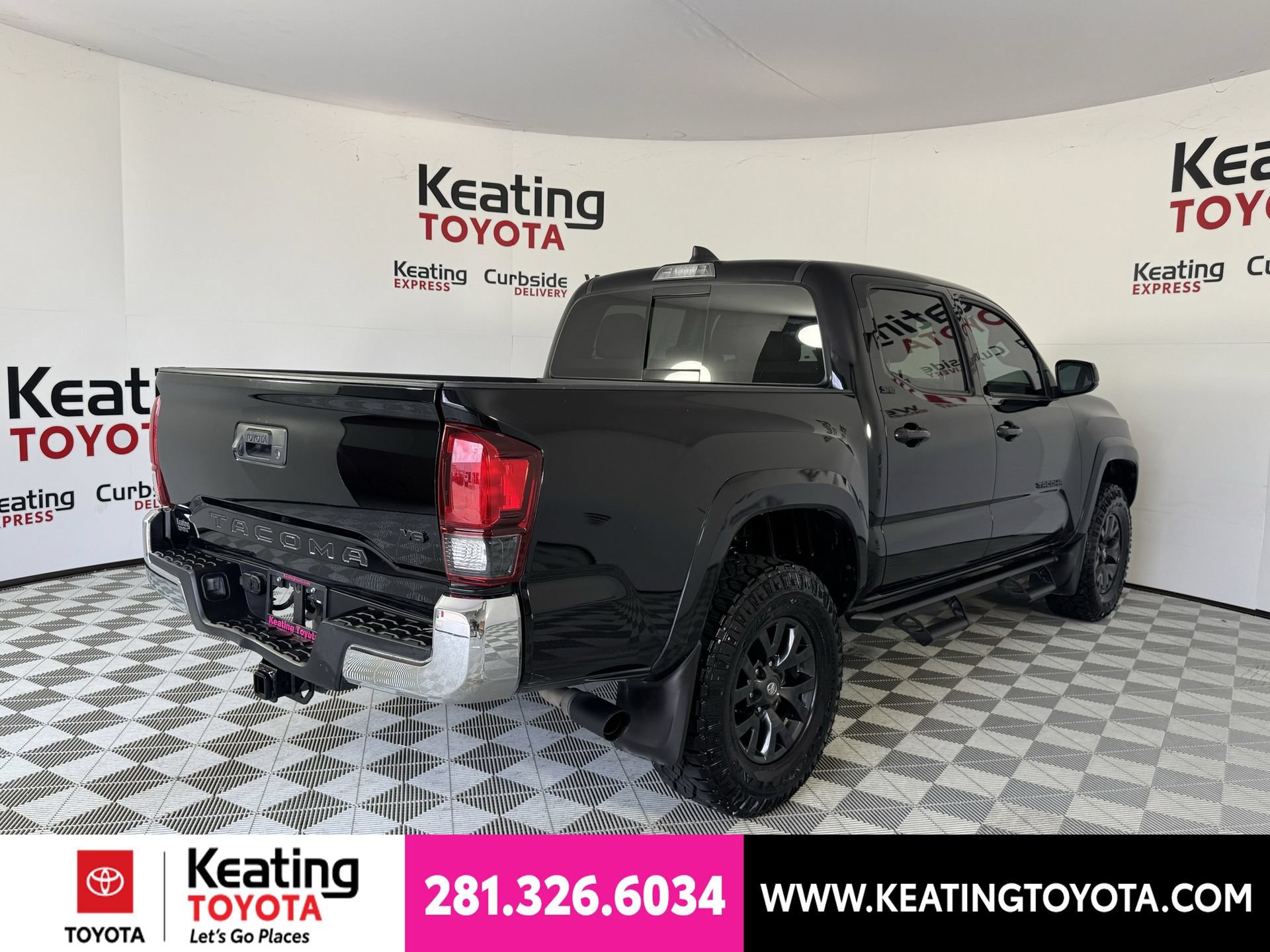 Used 2023 Toyota Tacoma SR5 RWD image 5