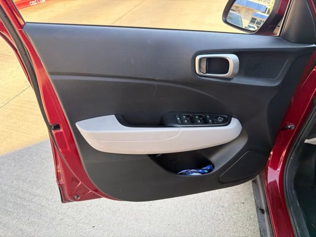 Used 2024 Hyundai Venue SEL FWD image 13