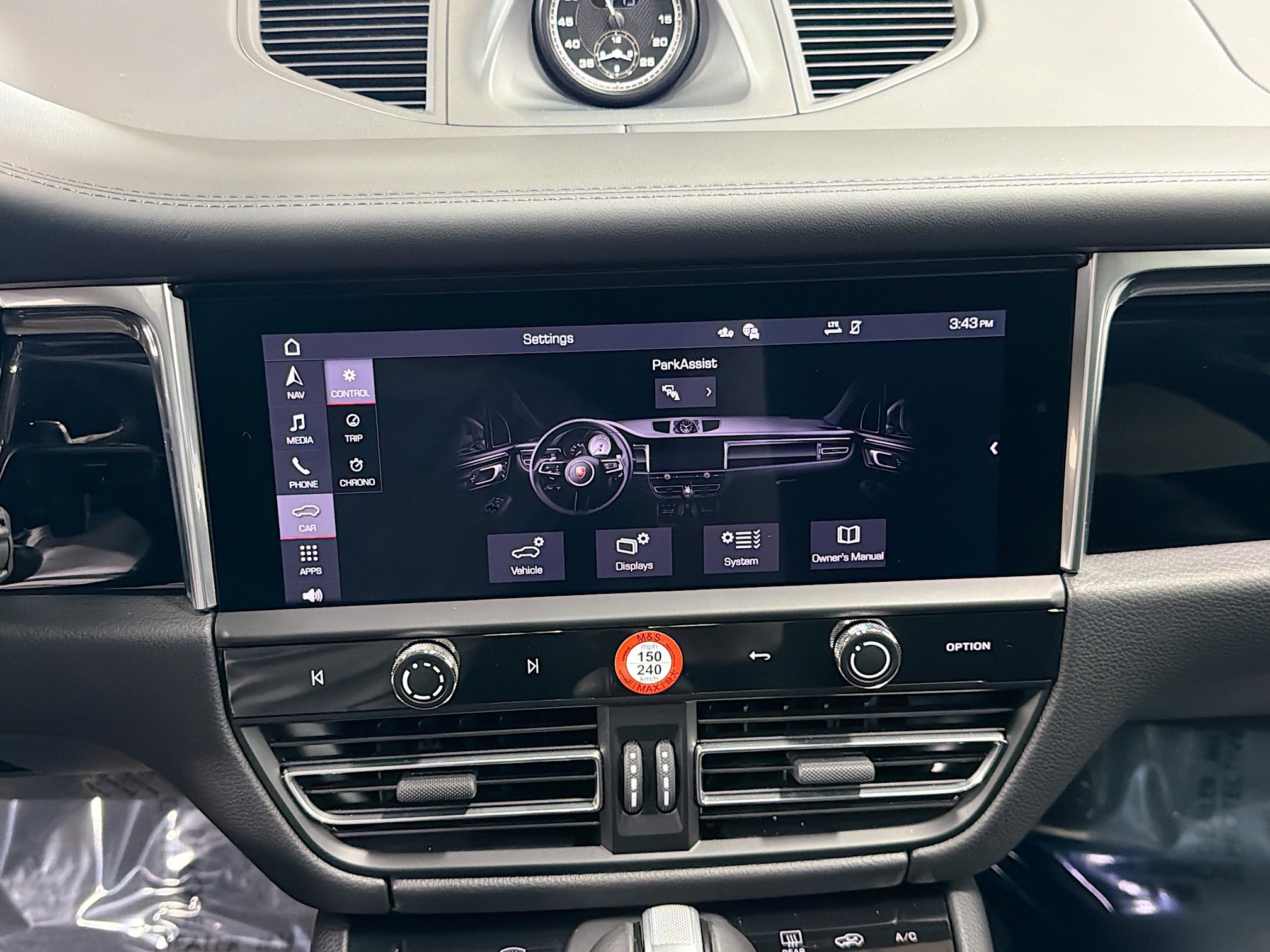 Certified 2026 Porsche Macan AWD/4WD image 29