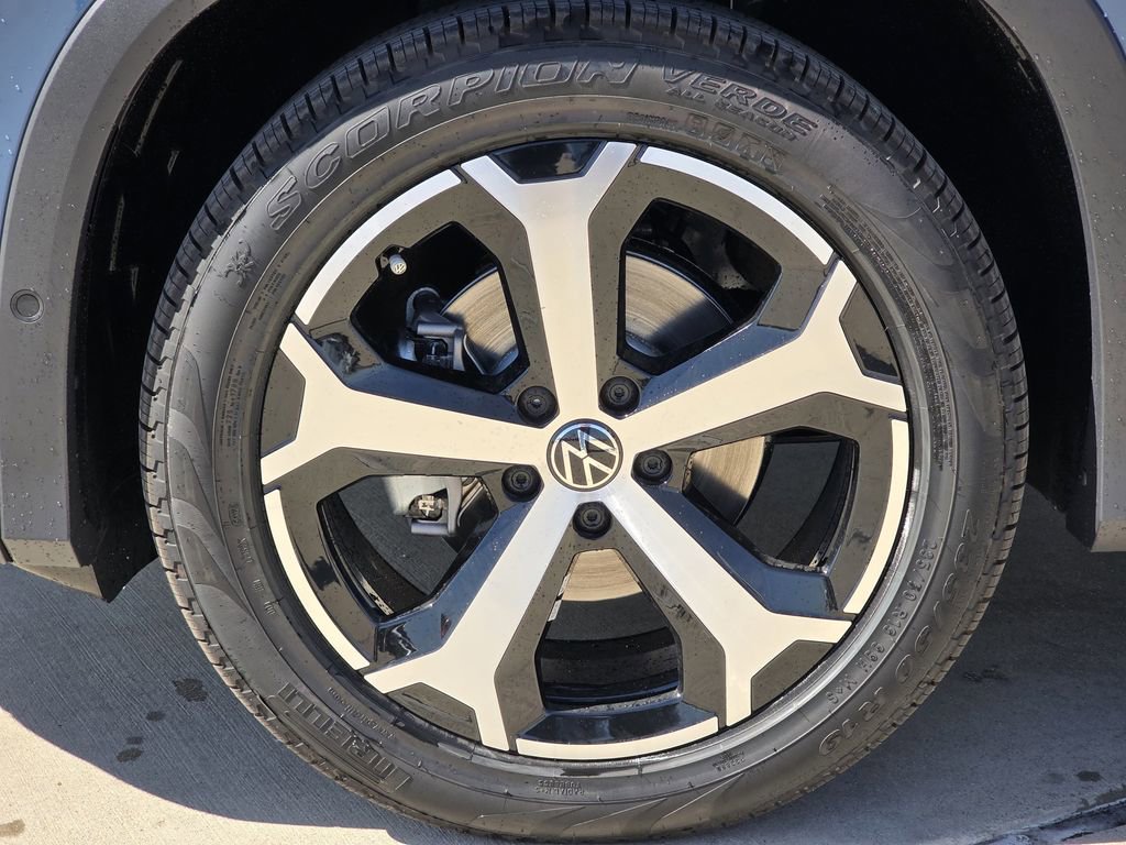 New 2026 Volkswagen Tiguan SE image 8