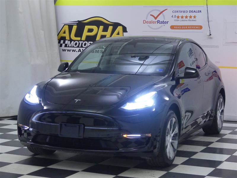 Used 2024 Tesla Model Y 2WD image 2