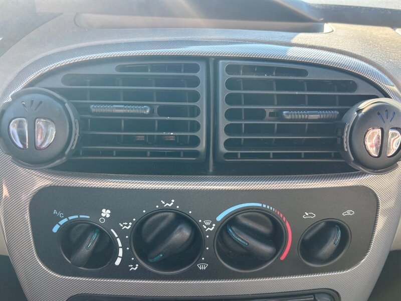 Used 2003 Dodge Neon SXT FWD image 14
