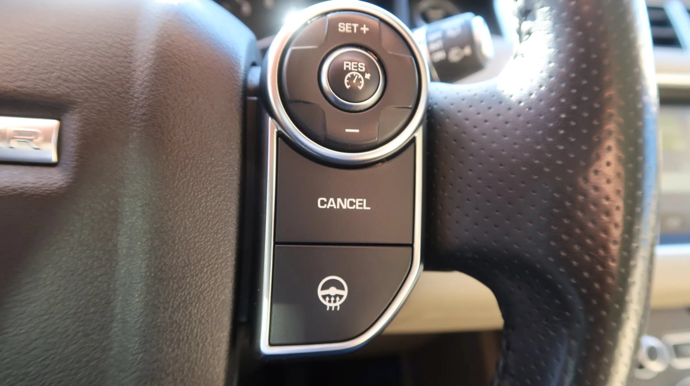 Used 2017 Land Rover Range Rover Sport SE AWD/4WD image 34