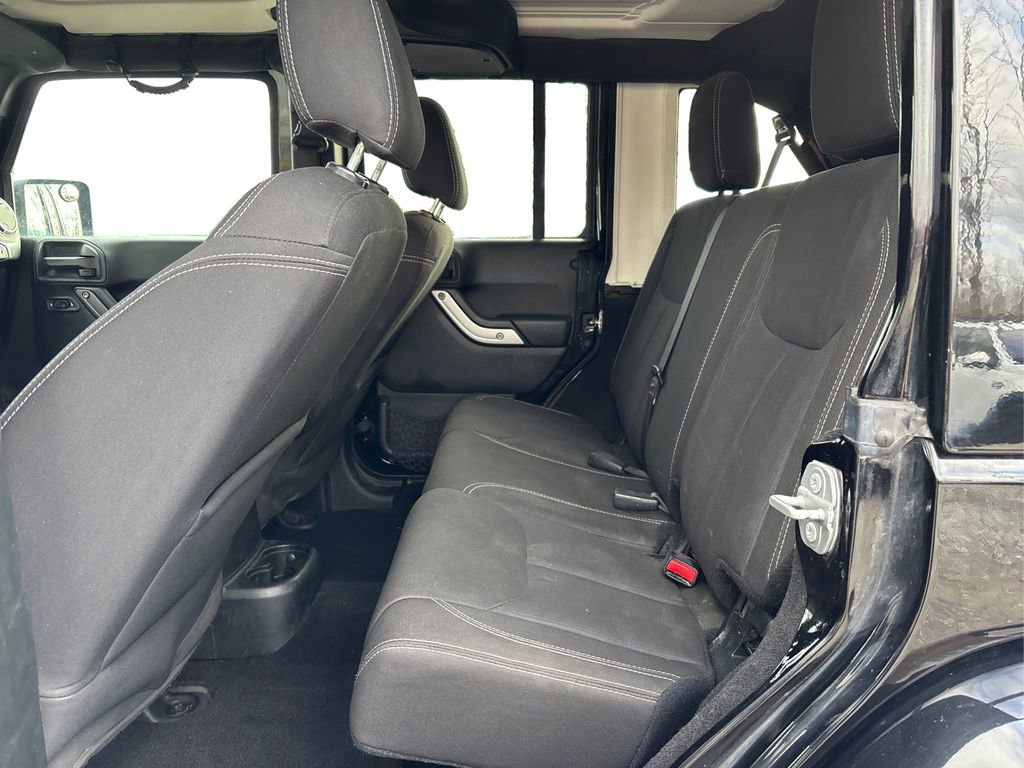 Used 2018 Jeep Wrangler Unlimited Sahara w/ Connectivity Group image 10