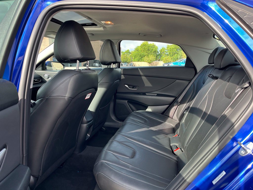 Used 2025 Hyundai Elantra Limited FWD image 16