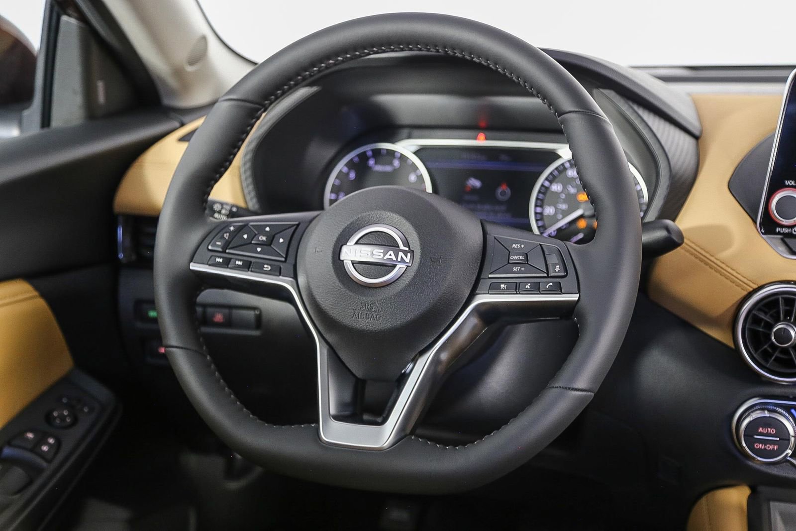 Used 2025 Nissan Sentra SV w/ SV Premium Package image 16