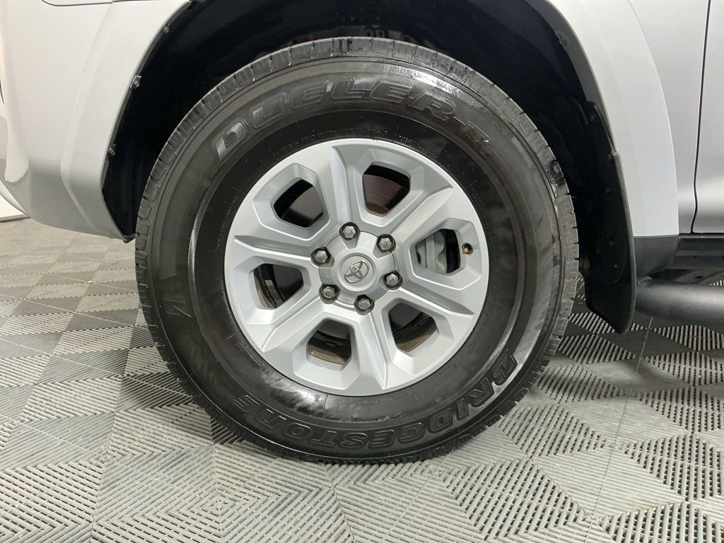 Used 2022 Toyota 4Runner SR5 Premium w/ Moonroof Package RWD image 30