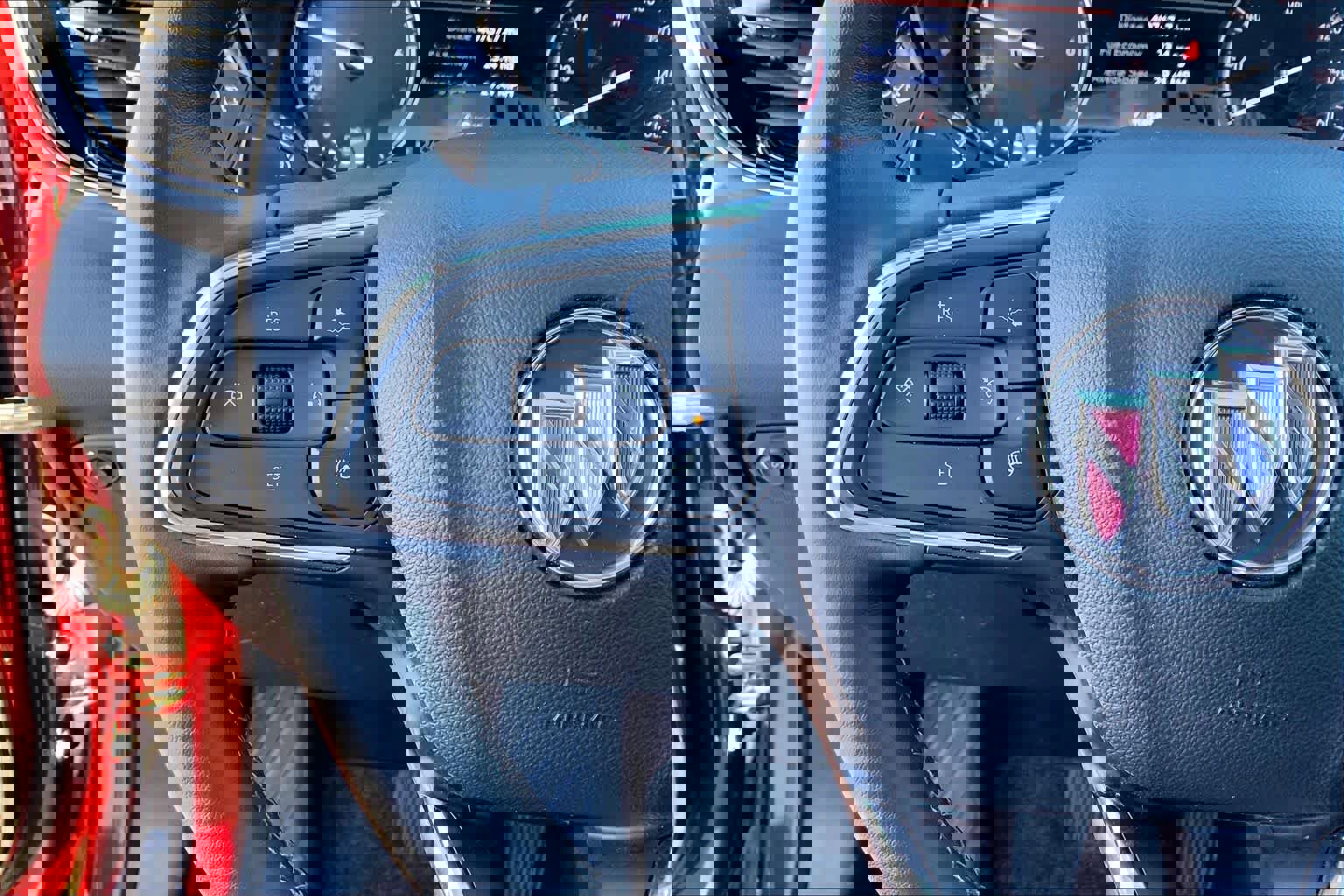 Used 2023 Buick Envision Avenir image 24