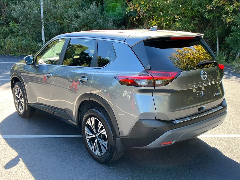 Used 2023 Nissan Rogue SV image 3