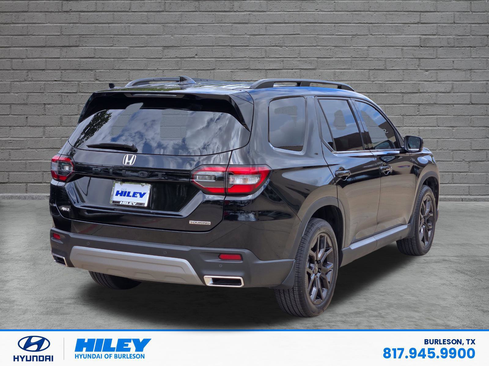 Used 2025 Honda Pilot Touring image 4