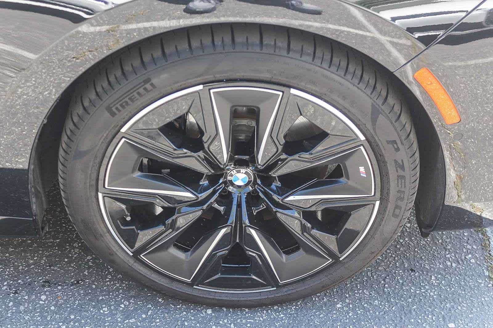 Certified 2025 BMW i7 eDrive50 w/ Executive Package RWD image 9
