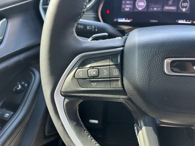 Used 2024 Jeep Grand Cherokee Altitude AWD/4WD image 15