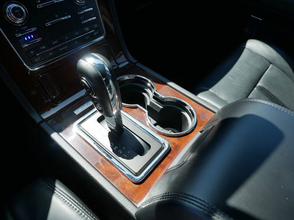 Used 2016 Lincoln Navigator Select AWD/4WD image 27