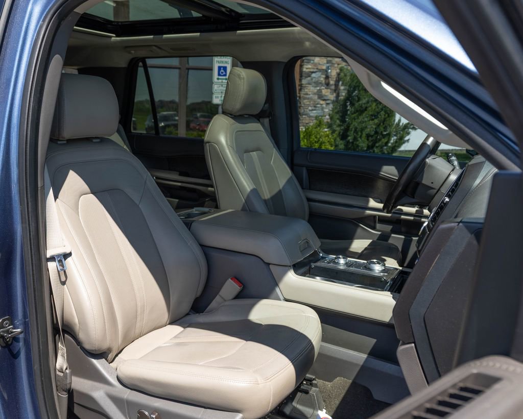 Used 2018 Ford Expedition Limited w/ Equipment Group 301A AWD/4WD image 37