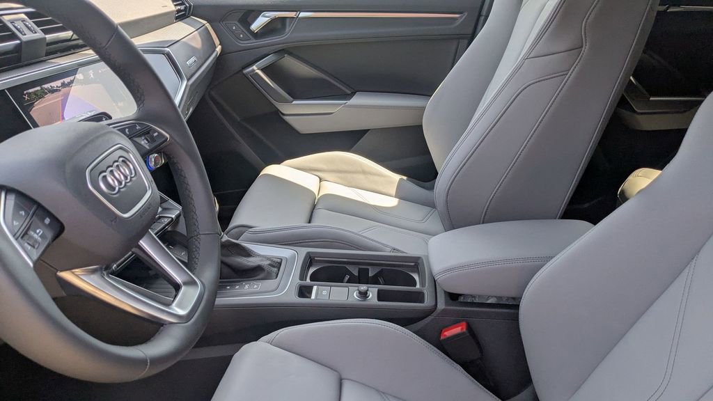 New 2025 Audi Q3 2.0T Premium image 8