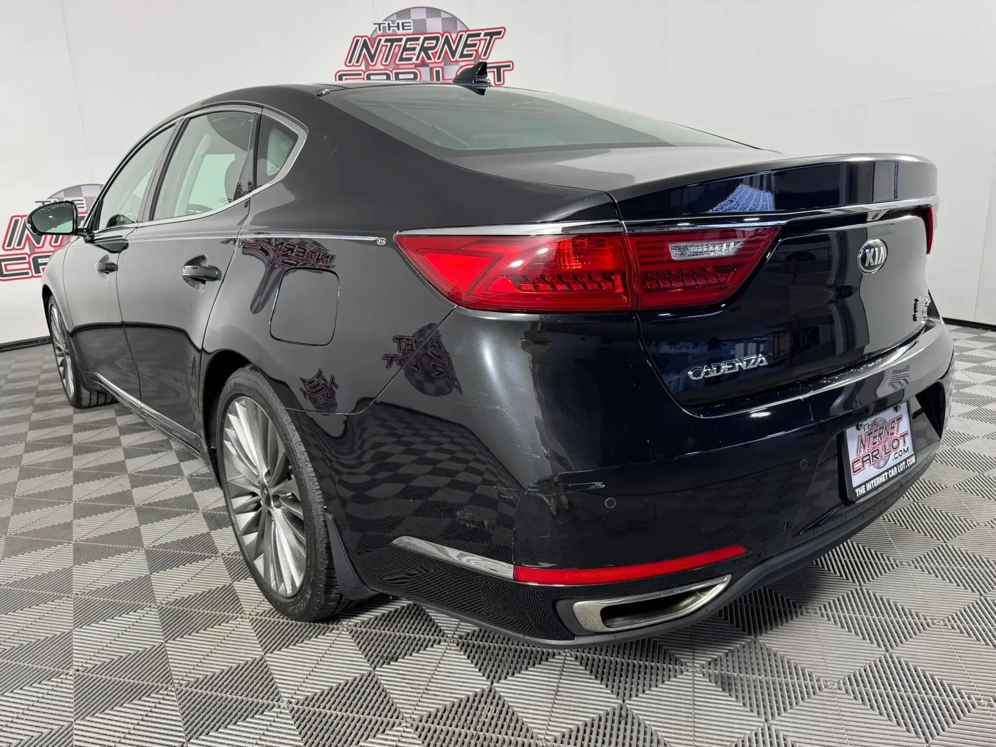 Used 2018 Kia Cadenza Limited FWD image 29