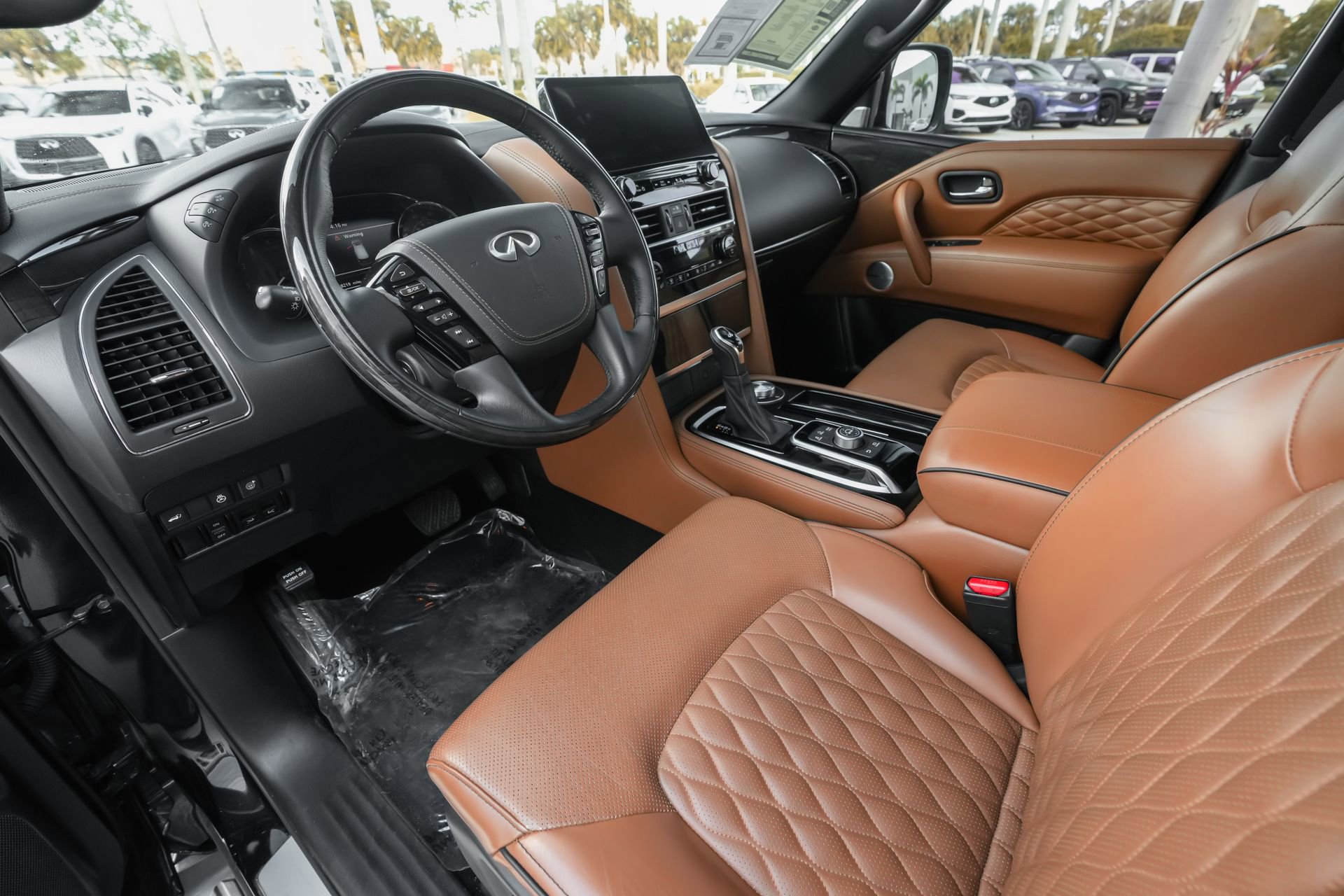 Used 2024 INFINITI QX80 Sensory image 6