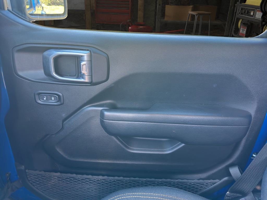 Used 2025 Jeep Gladiator Sport image 10