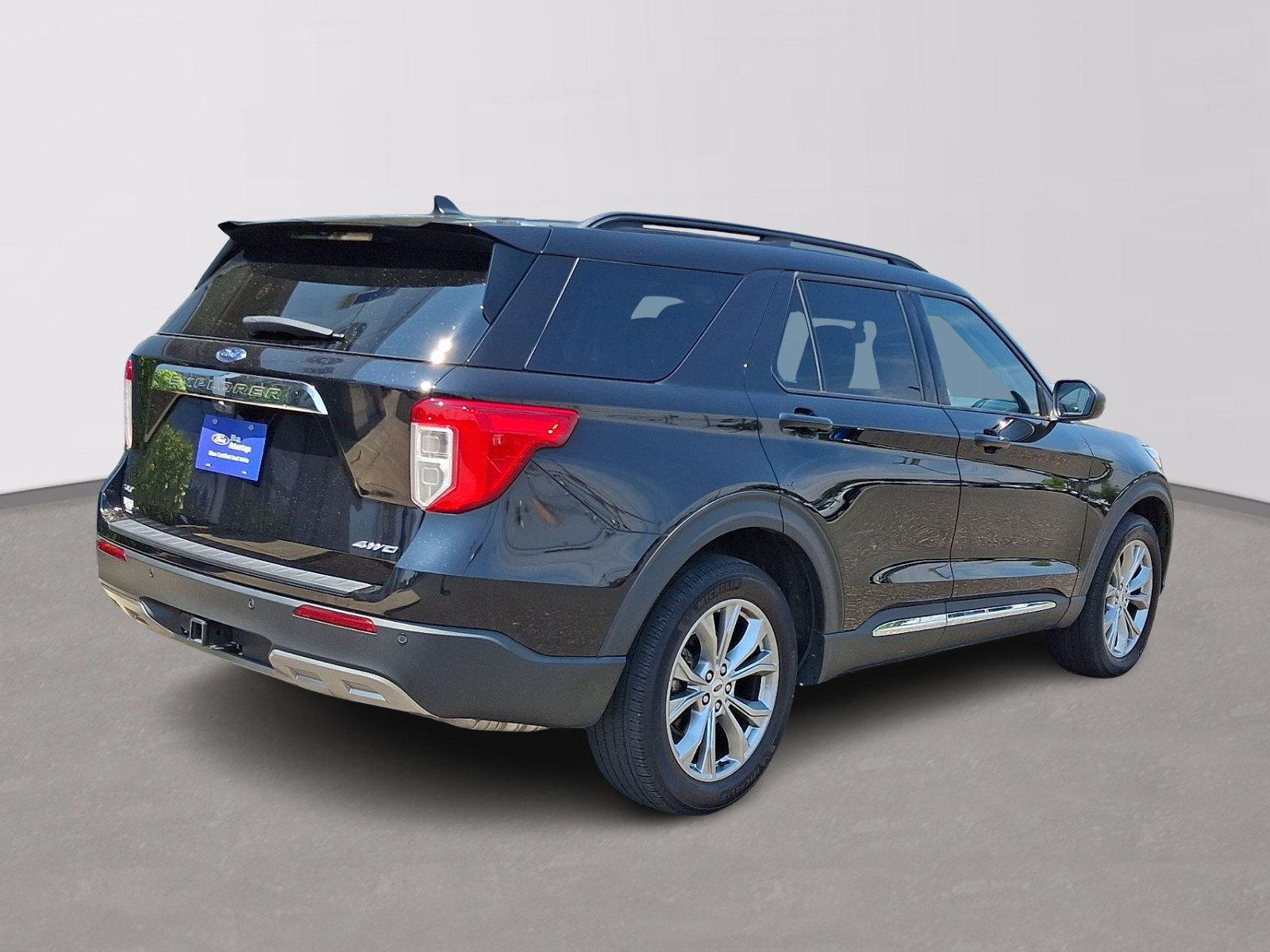 Certified 2023 Ford Explorer XLT w/ Equipment Group 202A AWD/4WD image 6