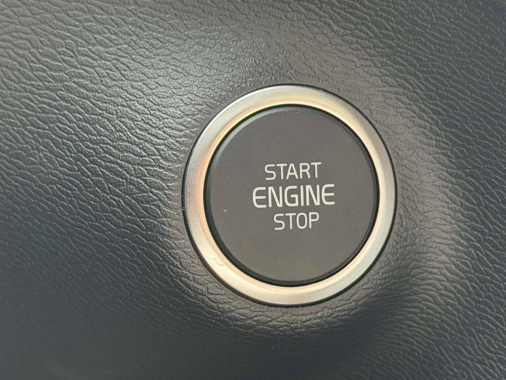 New 2026 Volvo XC40 B4 Core w/ Climate Package FWD image 7