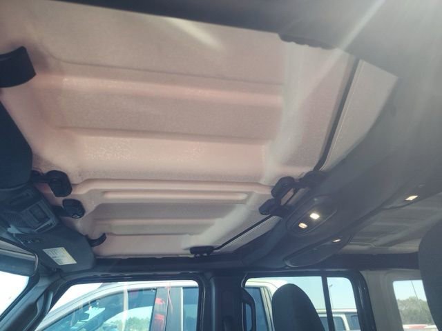 Used 2025 Jeep Wrangler Sahara 4xe image 15