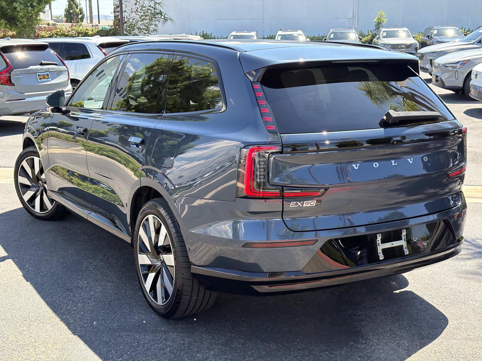 Certified 2025 Volvo EX90 Plus AWD/4WD image 7