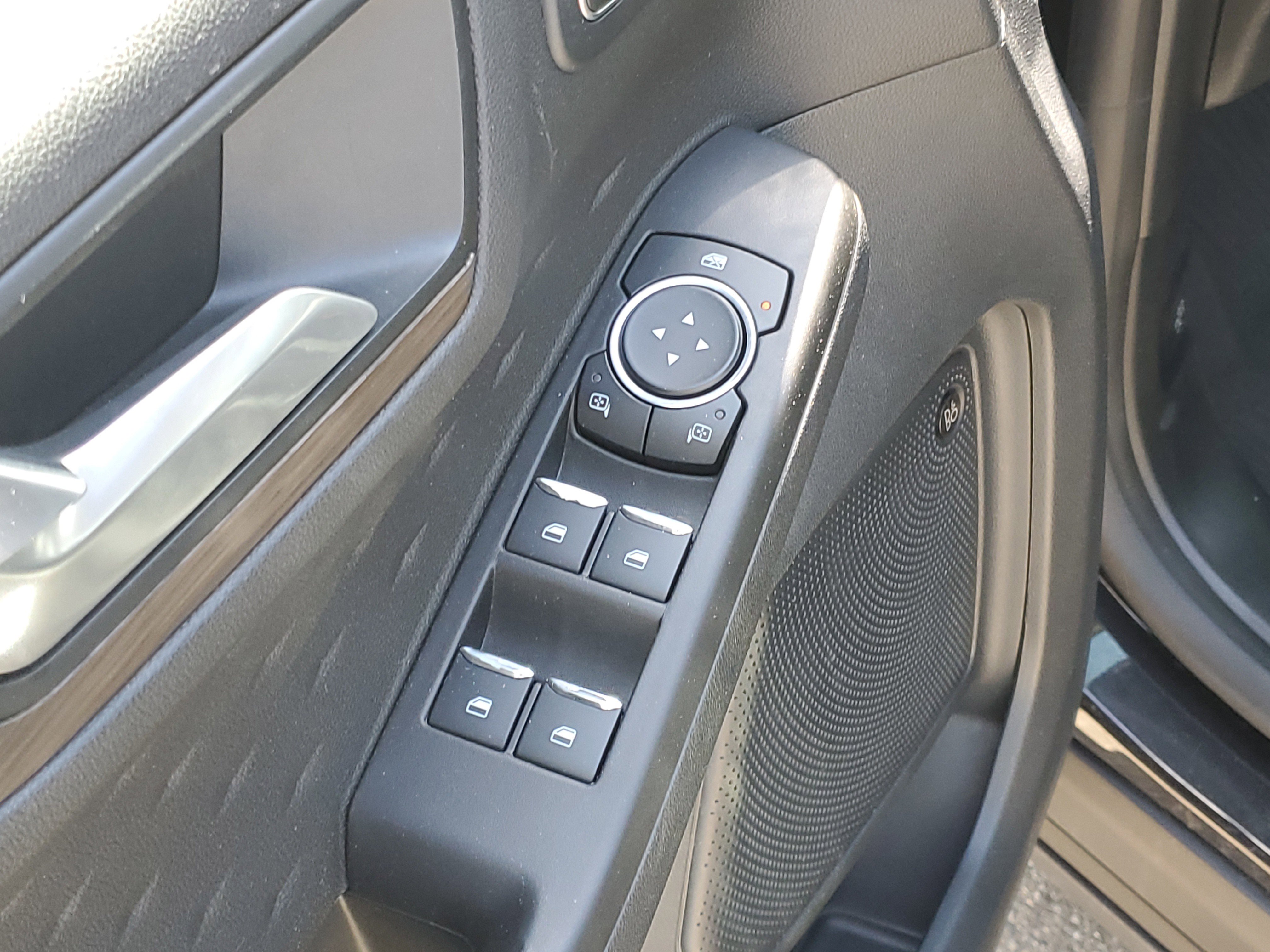 Used 2020 Ford Escape Titanium AWD/4WD image 6