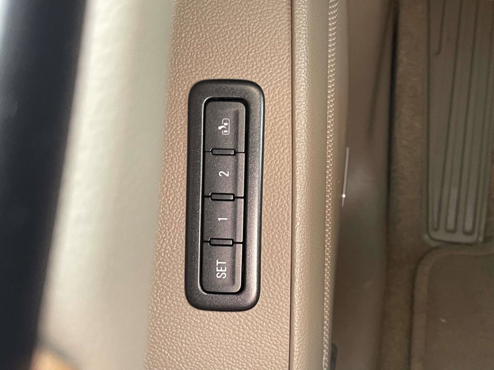 Used 2018 Chevrolet Tahoe Premier AWD/4WD image 14