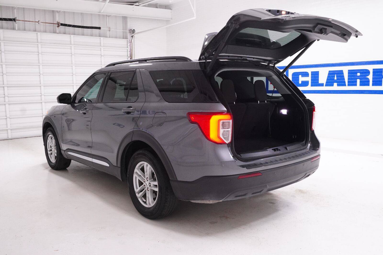 Used 2023 Ford Explorer XLT RWD image 35