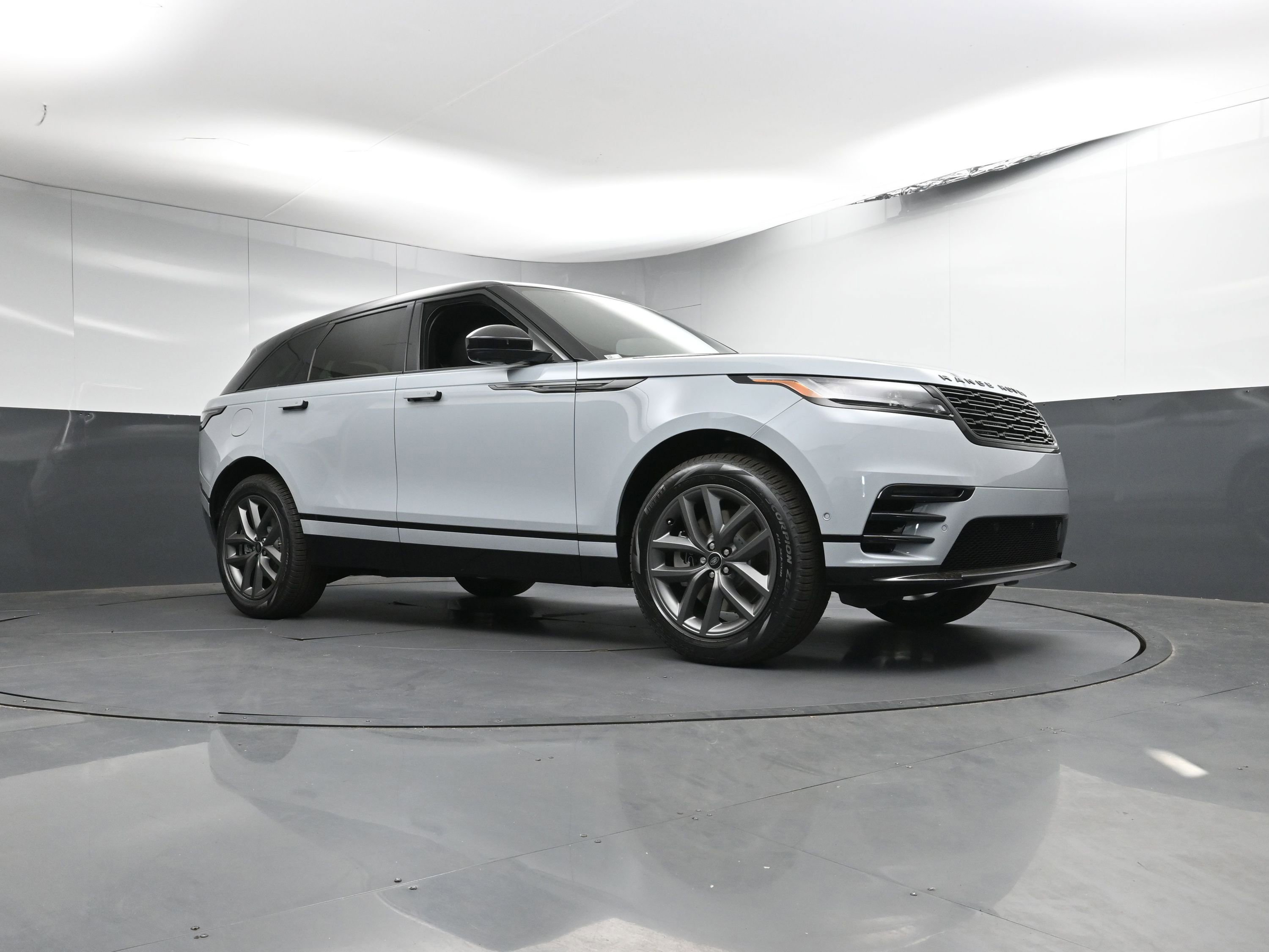 New 2026 Land Rover Range Rover Velar Dynamic SE image 27
