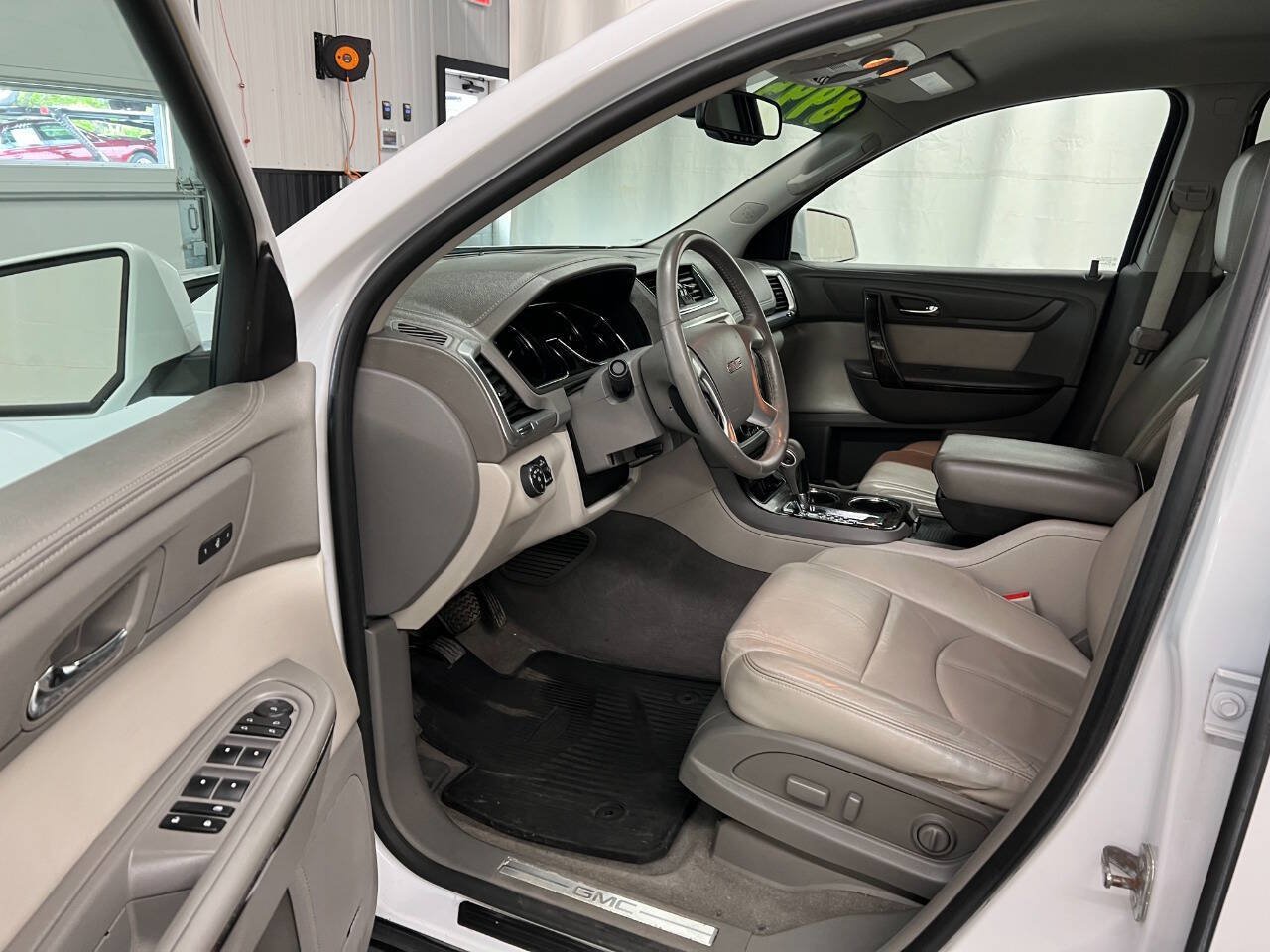 Used 2017 GMC Acadia Limited SLT AWD/4WD image 7