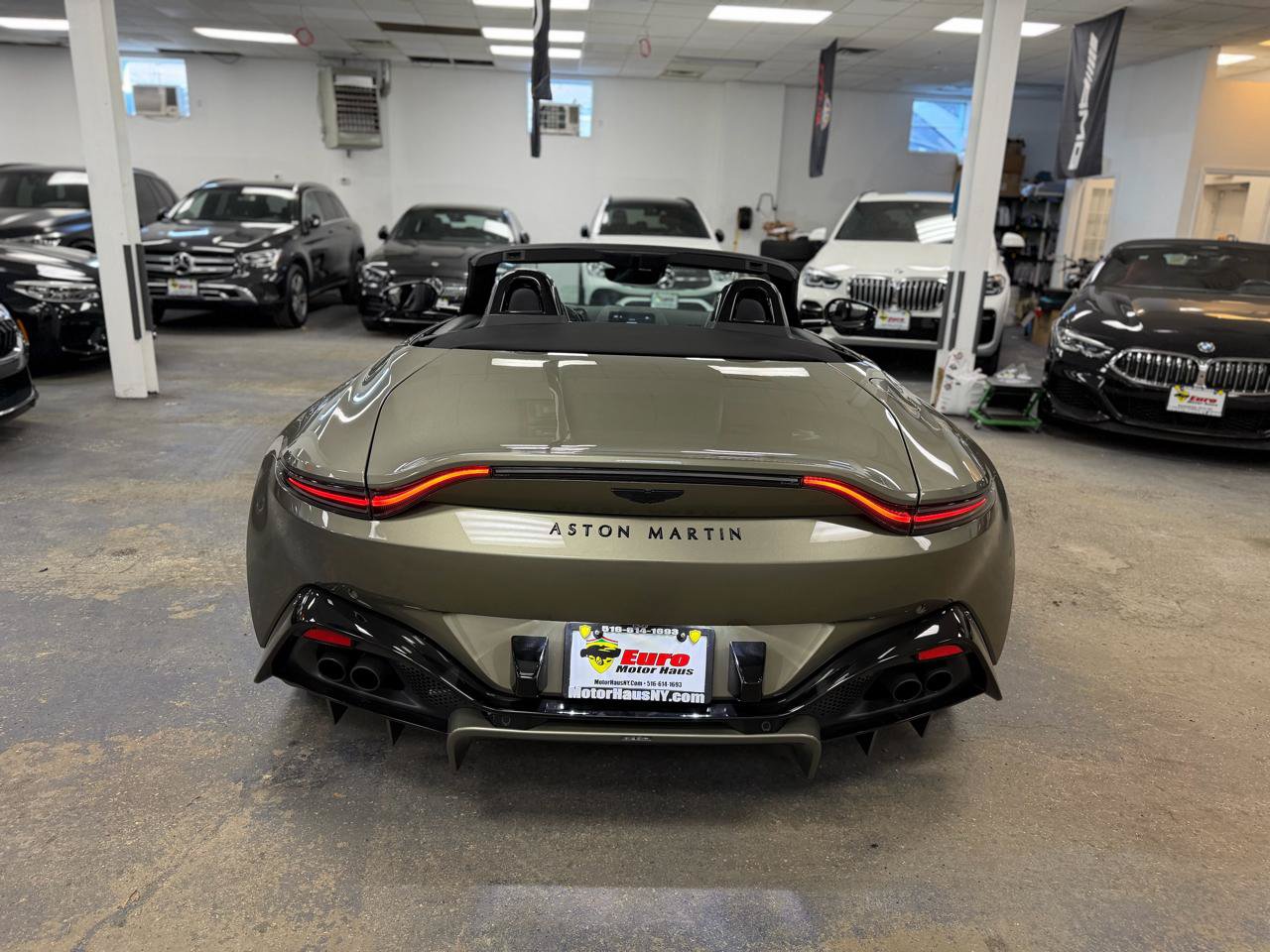 Used 2023 Aston Martin V8 Vantage Roadster RWD image 8