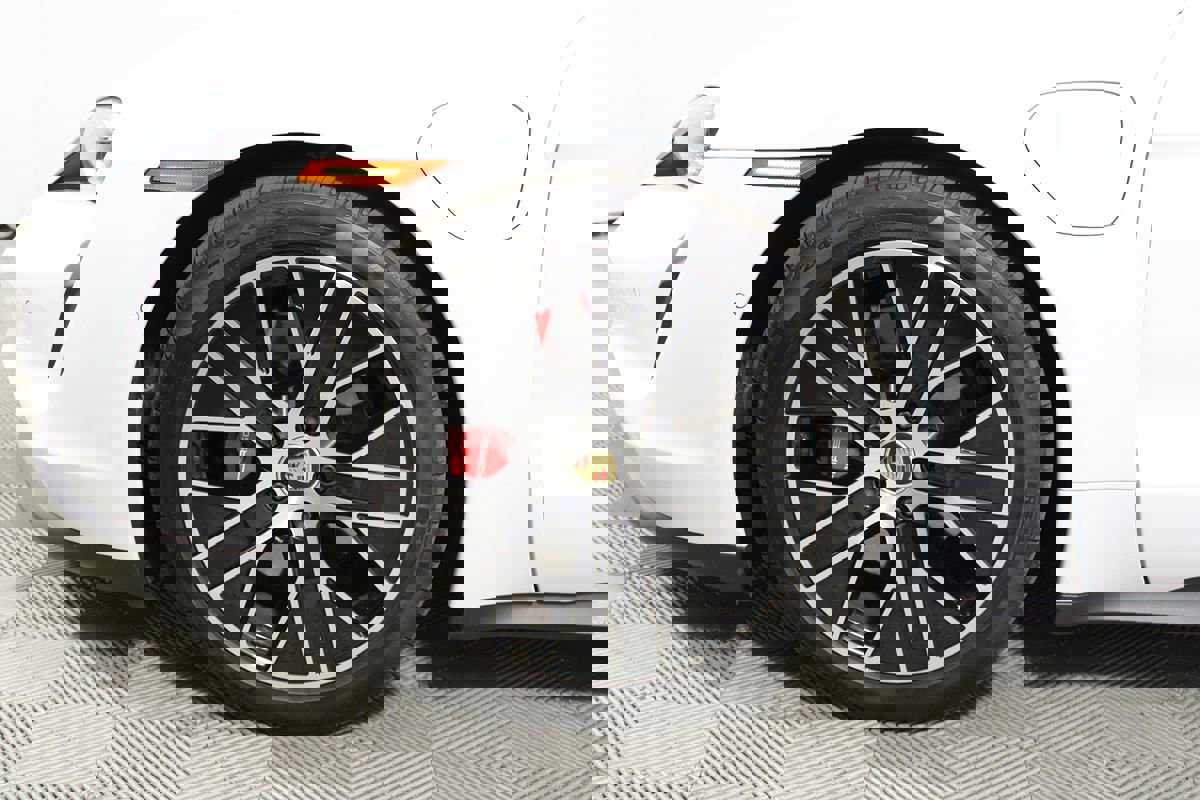 Used 2020 Porsche Taycan 4S image 4