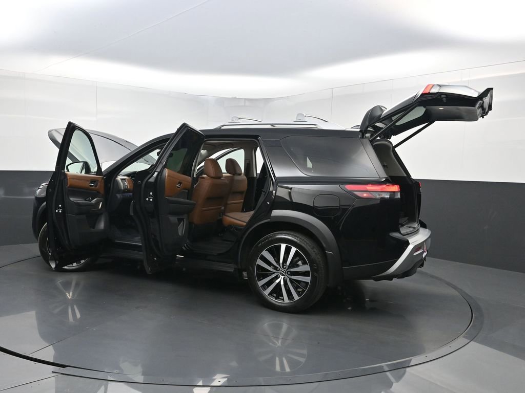 Used 2025 Nissan Pathfinder Platinum w/ Cargo Package FWD image 43