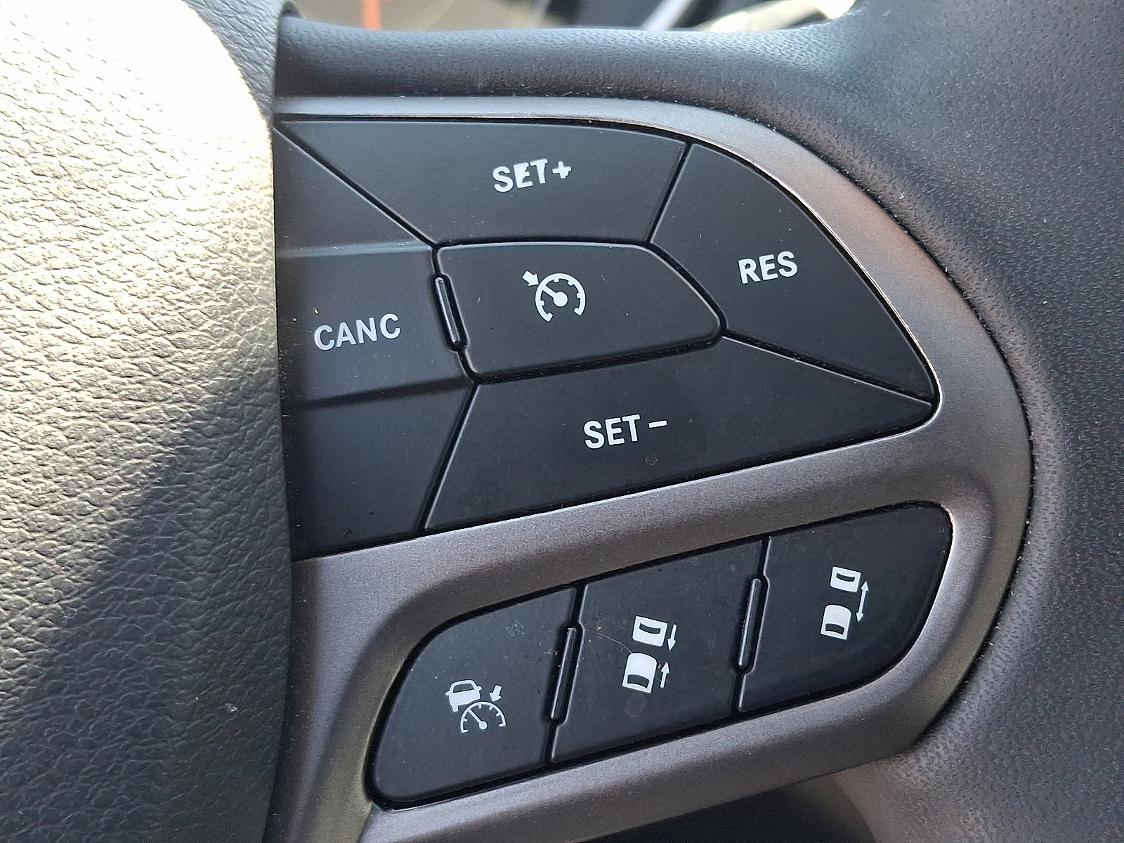 Used 2022 Jeep Cherokee Limited image 22