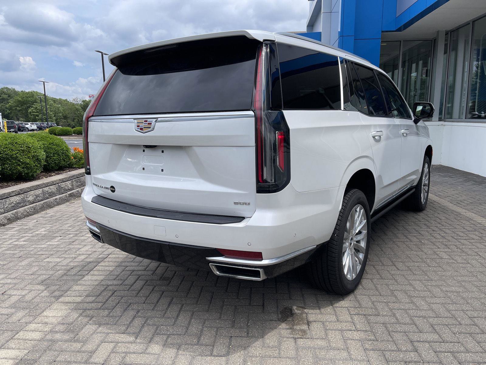 Used 2024 Cadillac Escalade Premium Luxury w/ Performance Package AWD/4WD image 5