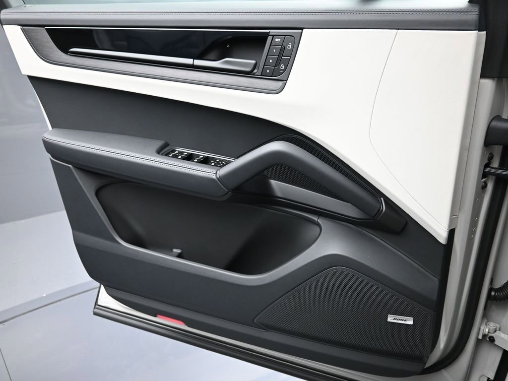 Certified 2026 Porsche Cayenne GTS image 21