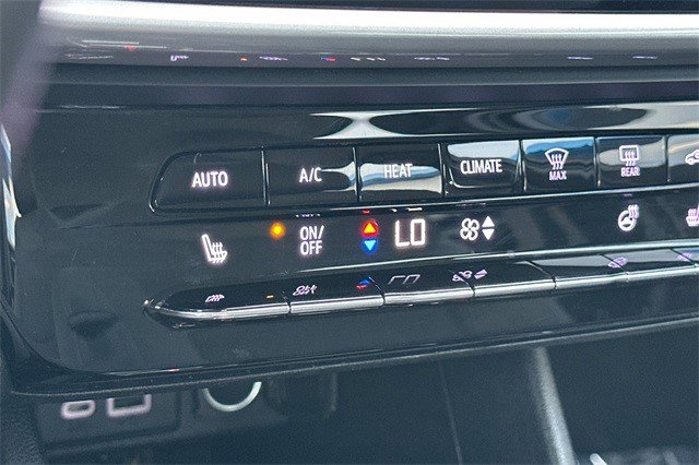 Certified 2022 Chevrolet Bolt EUV LT w/ Comfort Package image 26