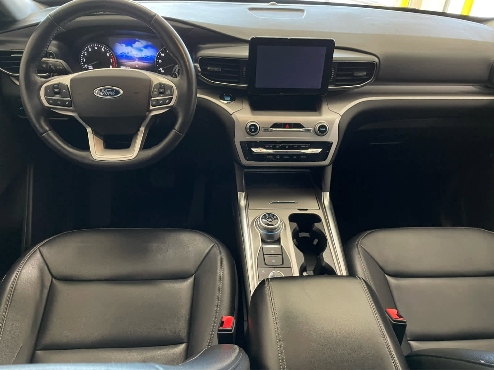 Used 2020 Ford Explorer XLT w/ Equipment Group 202A AWD/4WD image 10